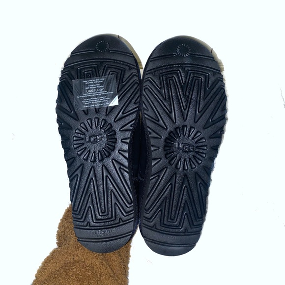 NWOB Black Classic Mini Uggs with Rubber Logo - Picture 3 of 8